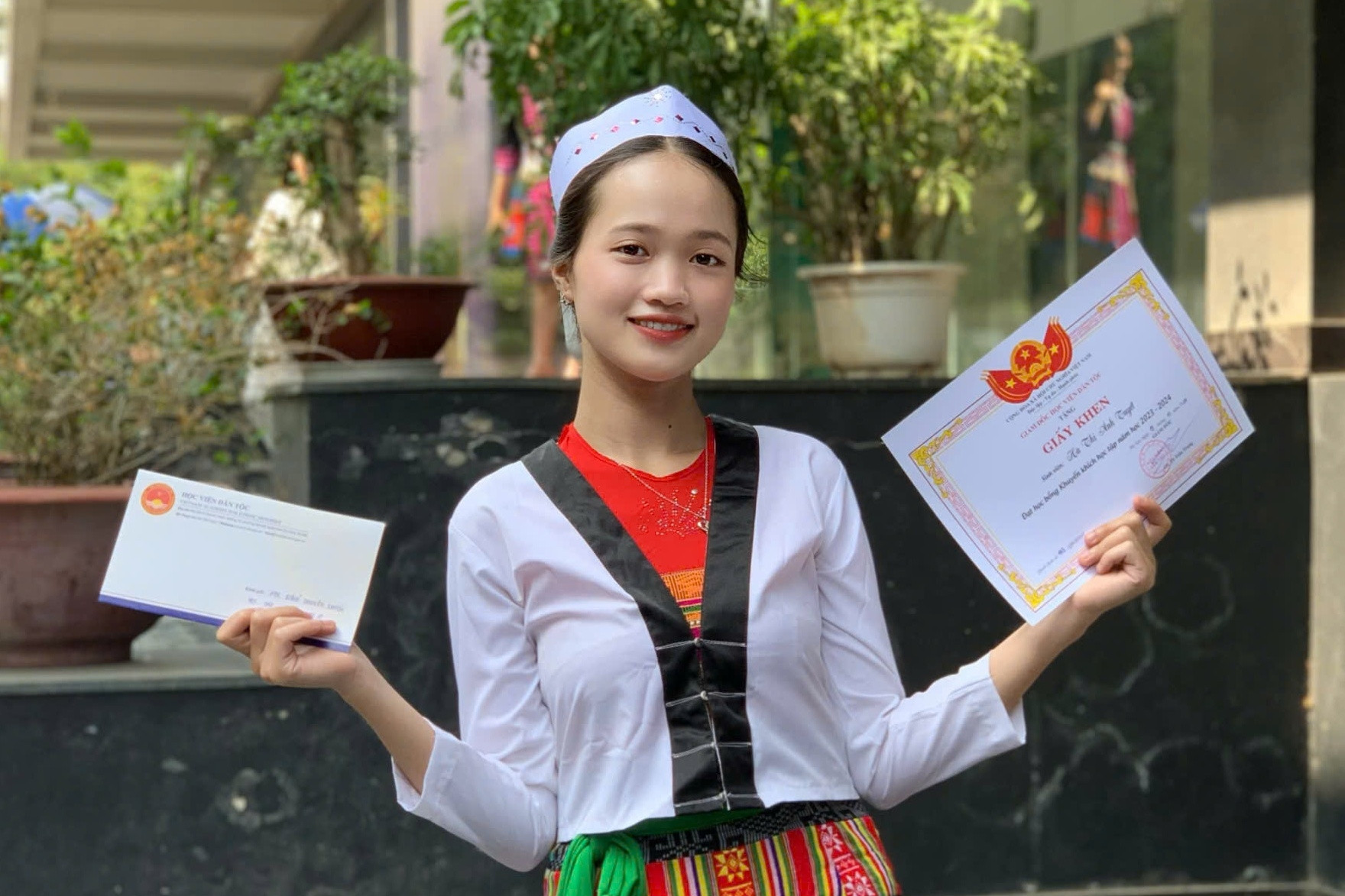 Thủ khoa trăn trở bài toán cha mẹ phải đánh đổi cả gia tài cho con đi học