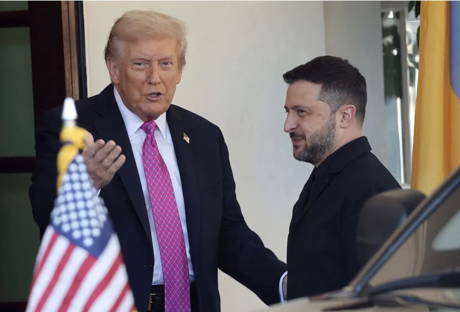 Tổng thống Mỹ Trump và người đồng cấp Ukraine Zelensky. Ảnh: Kyiv Independent