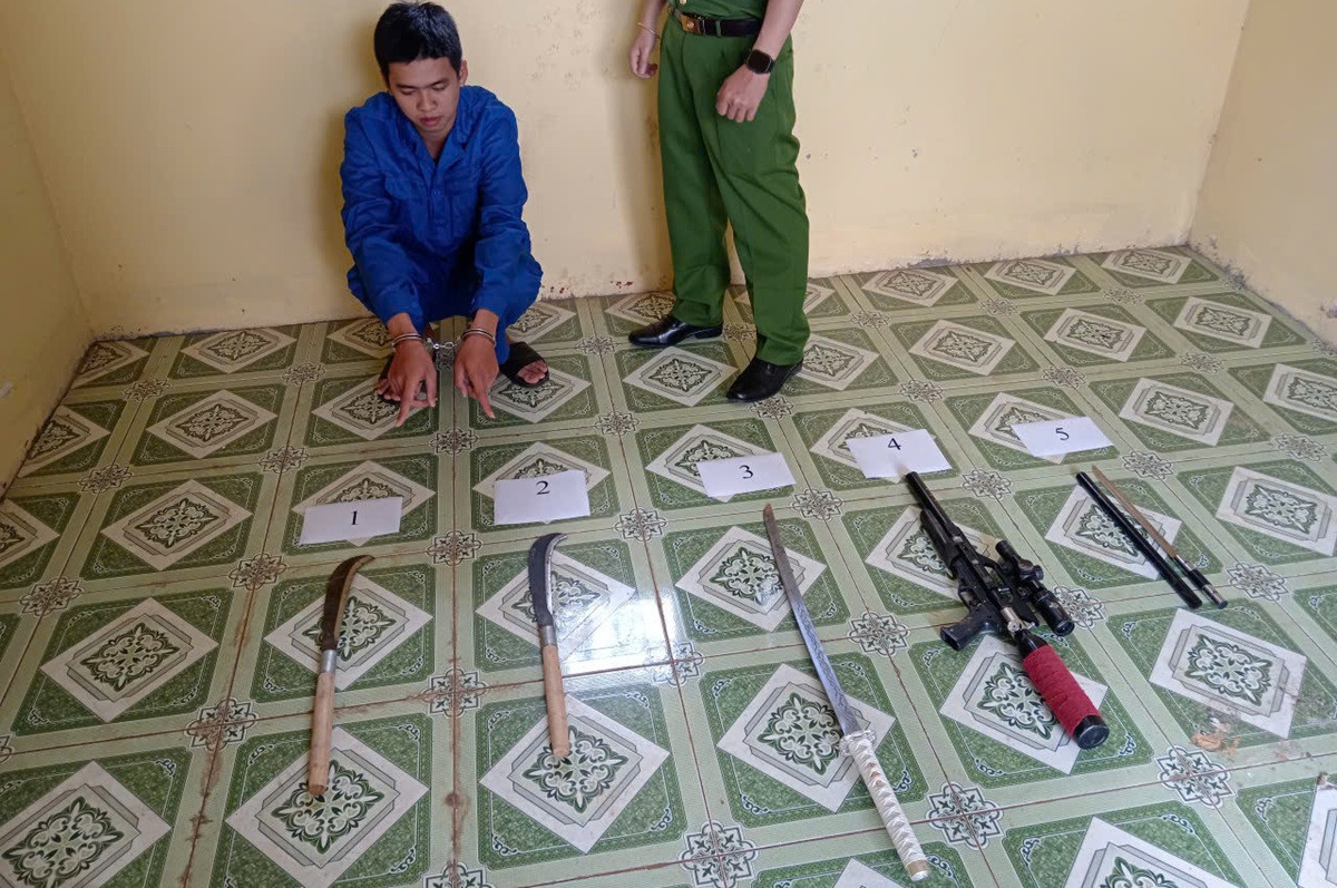 Tranh địa bàn hút hầm cầu, 11 người mang hung khí hỗn chiến giữa khu dân cư.jpg