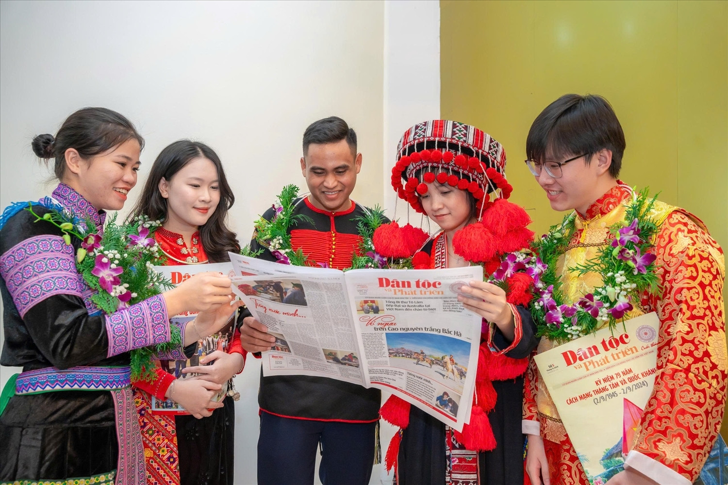 Trao học bổng cho hơn 2.000 học sinh, sinh viên, thanh niên DTTS xuất sắc, tiêu biểu