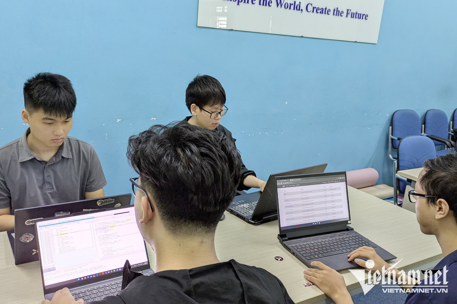 W-dao tao an ninh mang.jpg