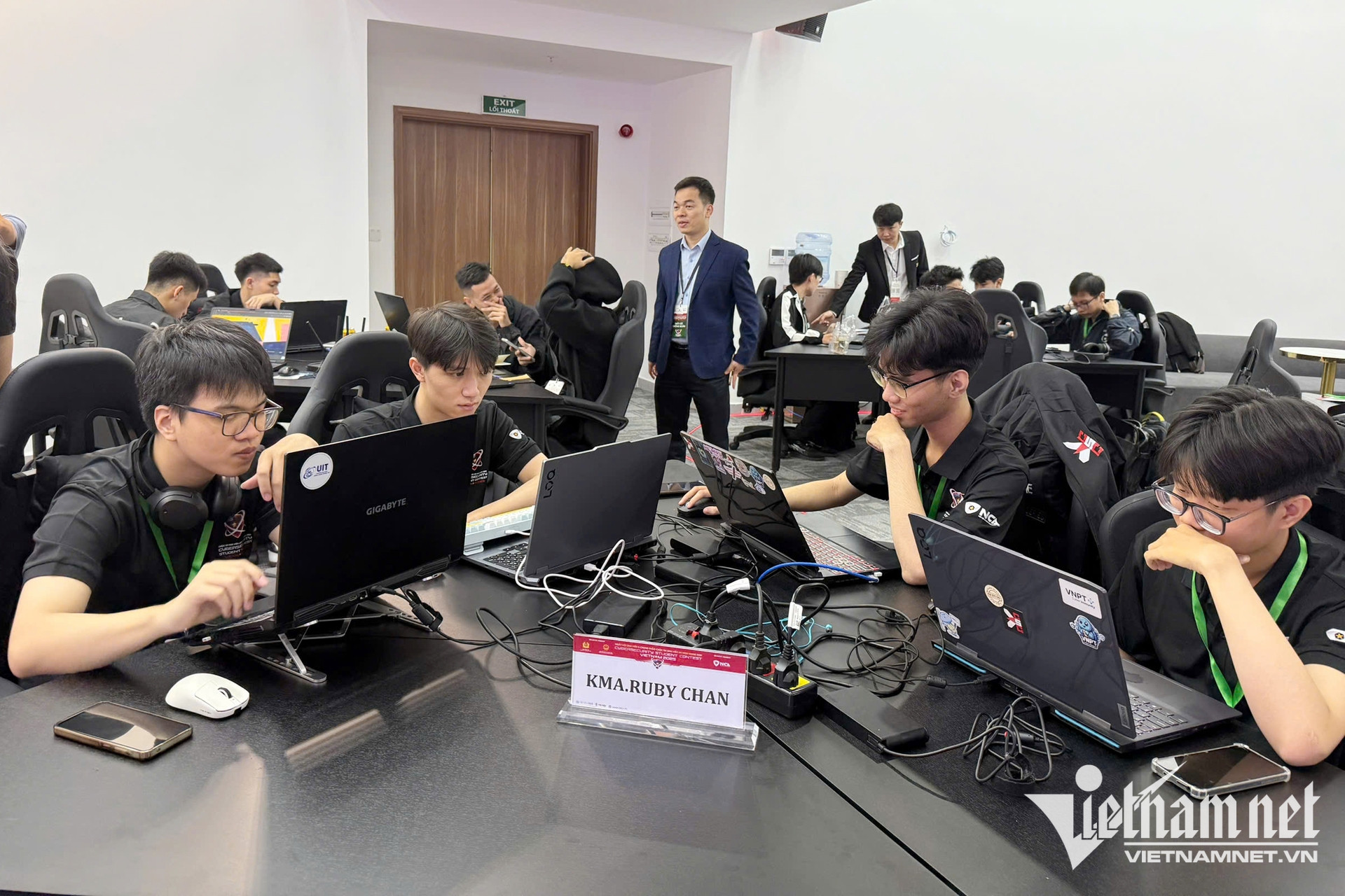 W-dao tao an toan an ninh mang.jpg