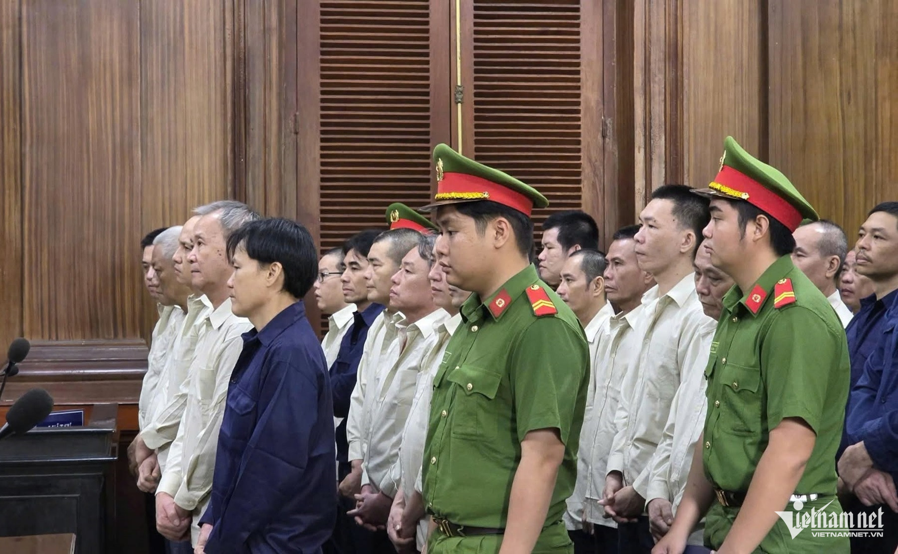 W-Loạt cựu cán bộ hải quan ‘bảo kê’ cho doanh nghiệp nhập lậu 1,7 triệu lít dầu lãnh án.jpg