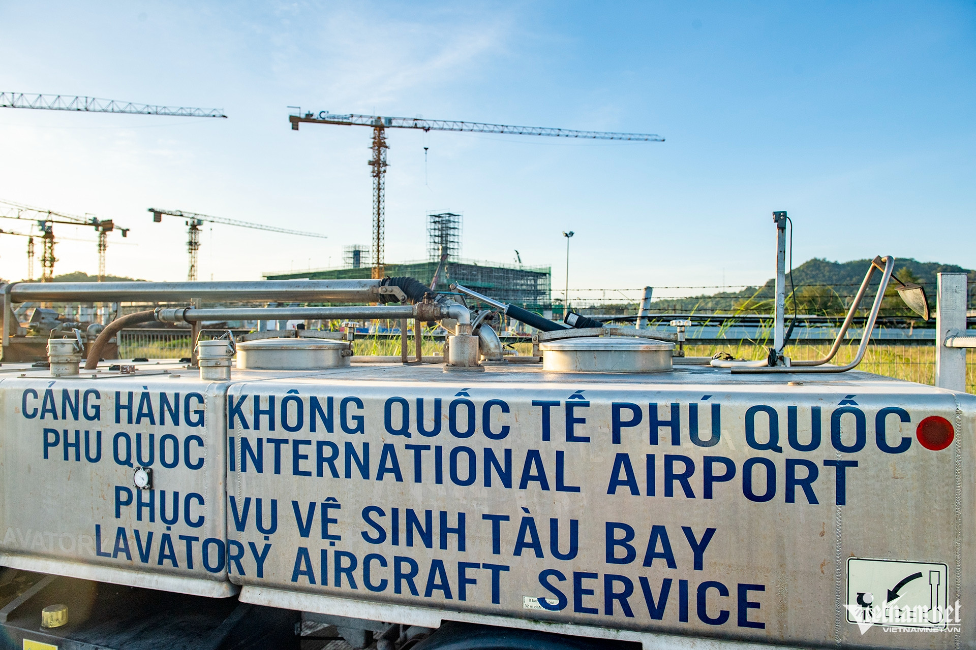 W-sân bay Phú Quốc.jpg