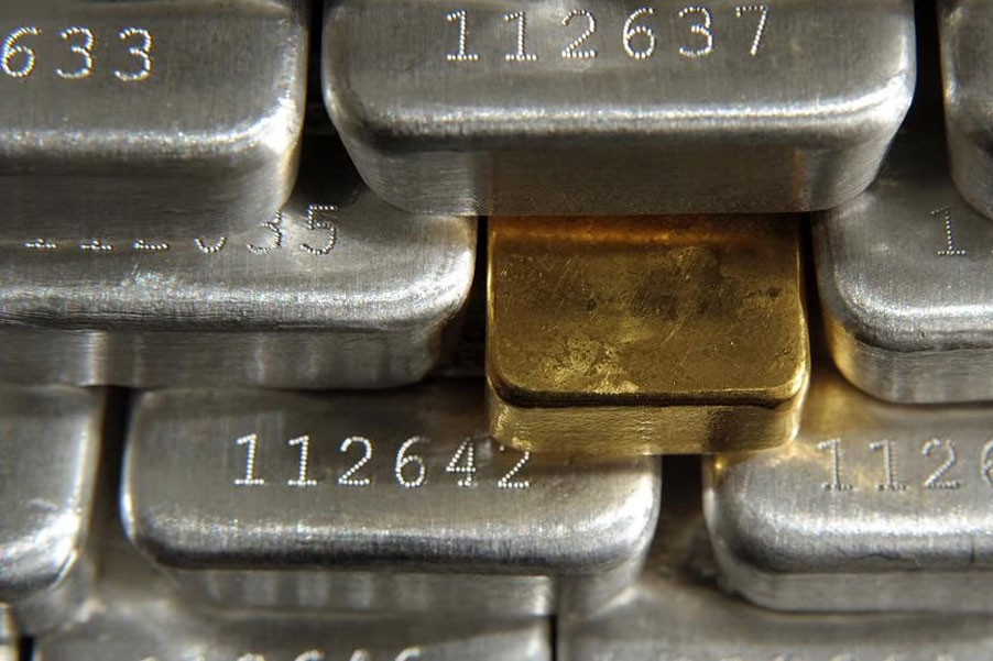 Cơn địa chấn bạc toàn cầu: Giá tăng dựng đứng, áp đảo vàng