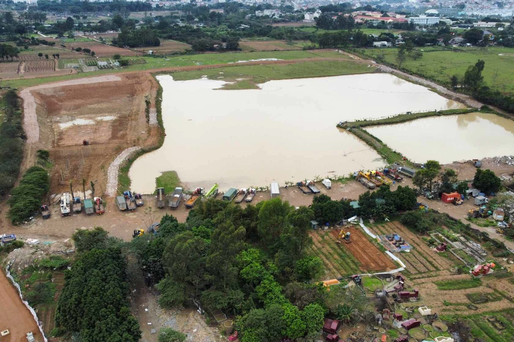 Đất nông nghiệp giáp kênh thủy lợi có được chuyển sang đất ở?