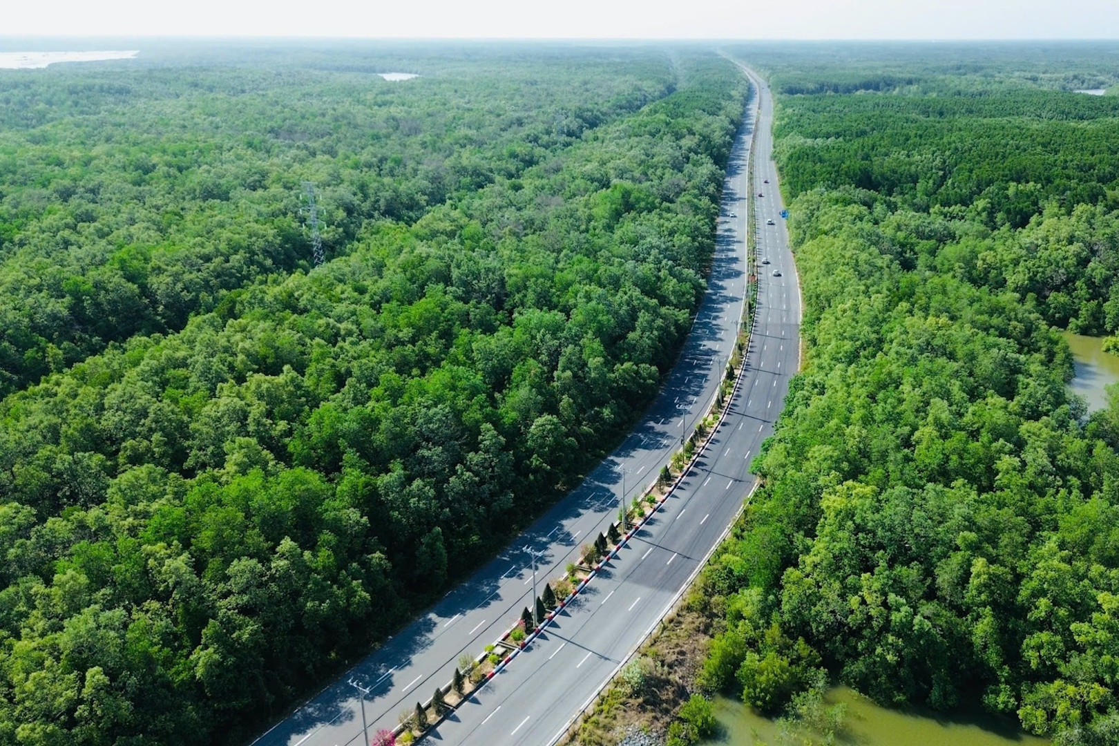 Giao thông xanh tốc độ cao: 'Cặp chìa khóa' cho tăng trưởng không đánh đổi