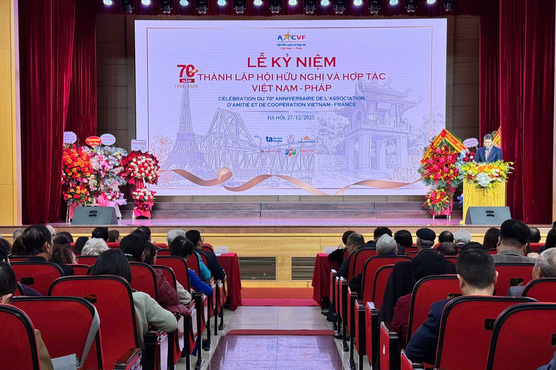 Hội Hữu nghị và Hợp tác Việt Nam - Pháp nhận Huân chương Lao động Hạng Nhì