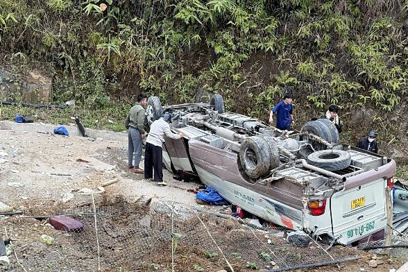  Lào Cai: Xe khách lật ngửa dưới chân dốc, ít nhất 5 người tử vong 
