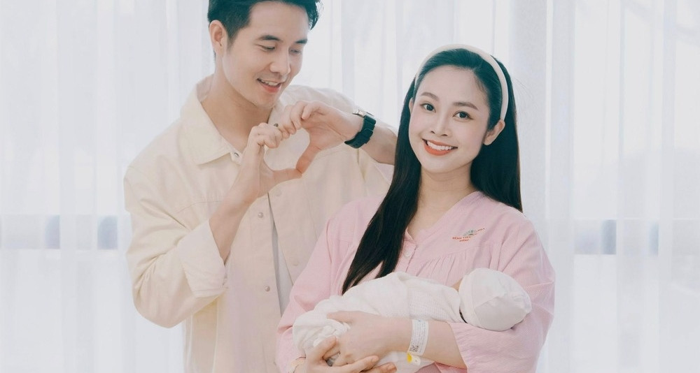 MC có nụ cười đẹp nhất VTV hạnh phúc bên con đầ...