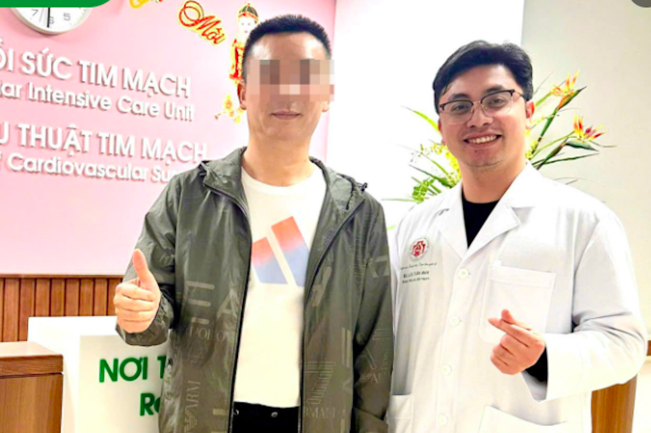 Người đàn ông bất ngờ ngã gục khi ăn sáng và 120 phút chạy đua sinh tử