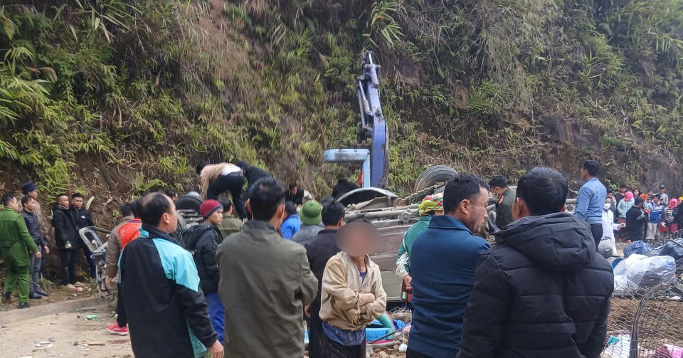 Nguyên nhân xe khách chở đoàn thiện nguyện lật ...