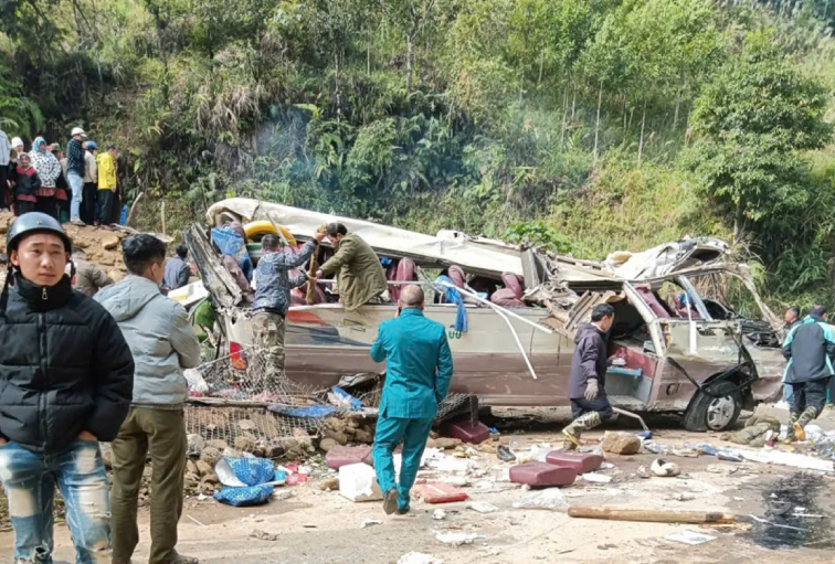 1 người bị thương nặng, chuyển 8 nạn nhân về Hà Nội tai nan.png