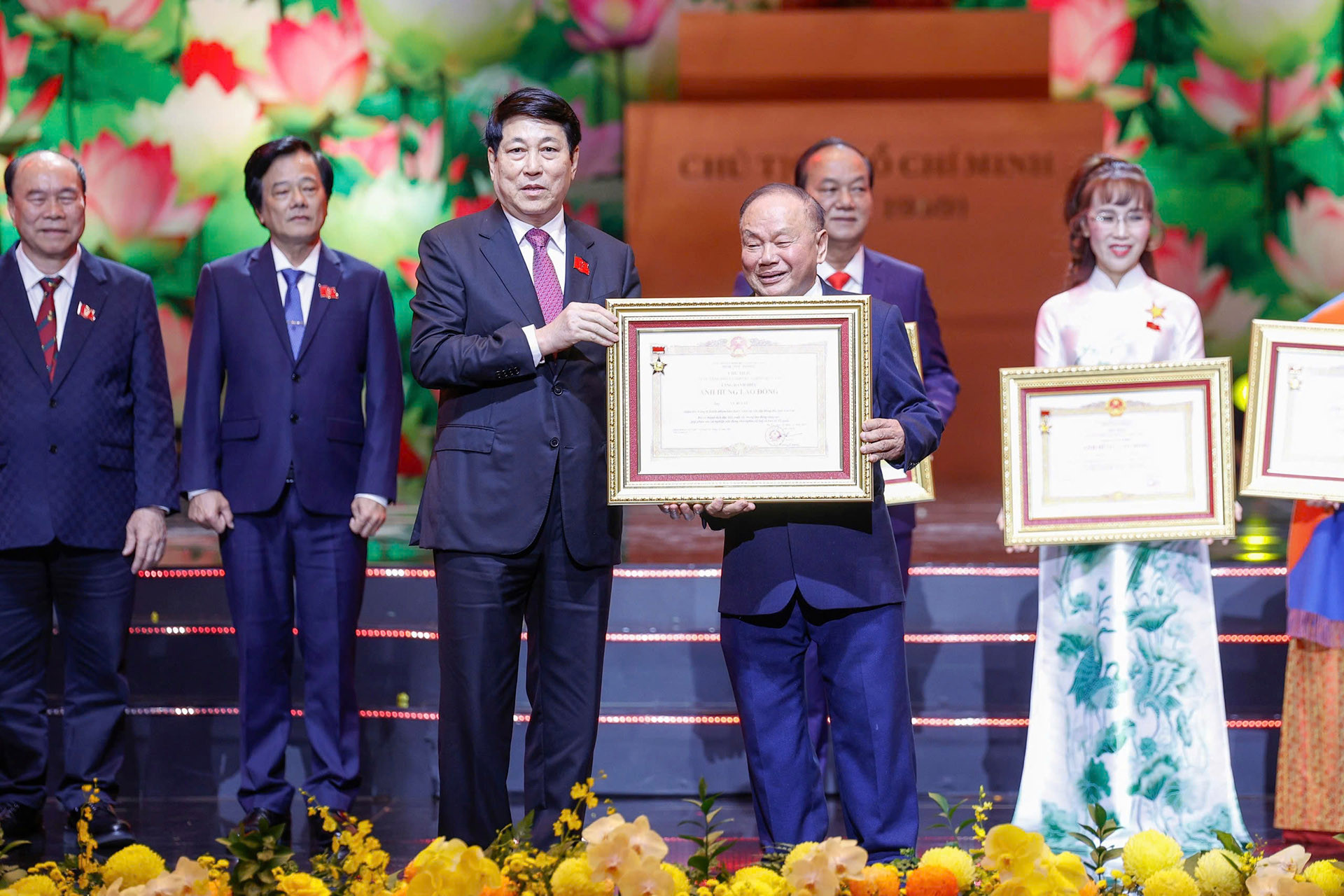 thi đua yêu nước