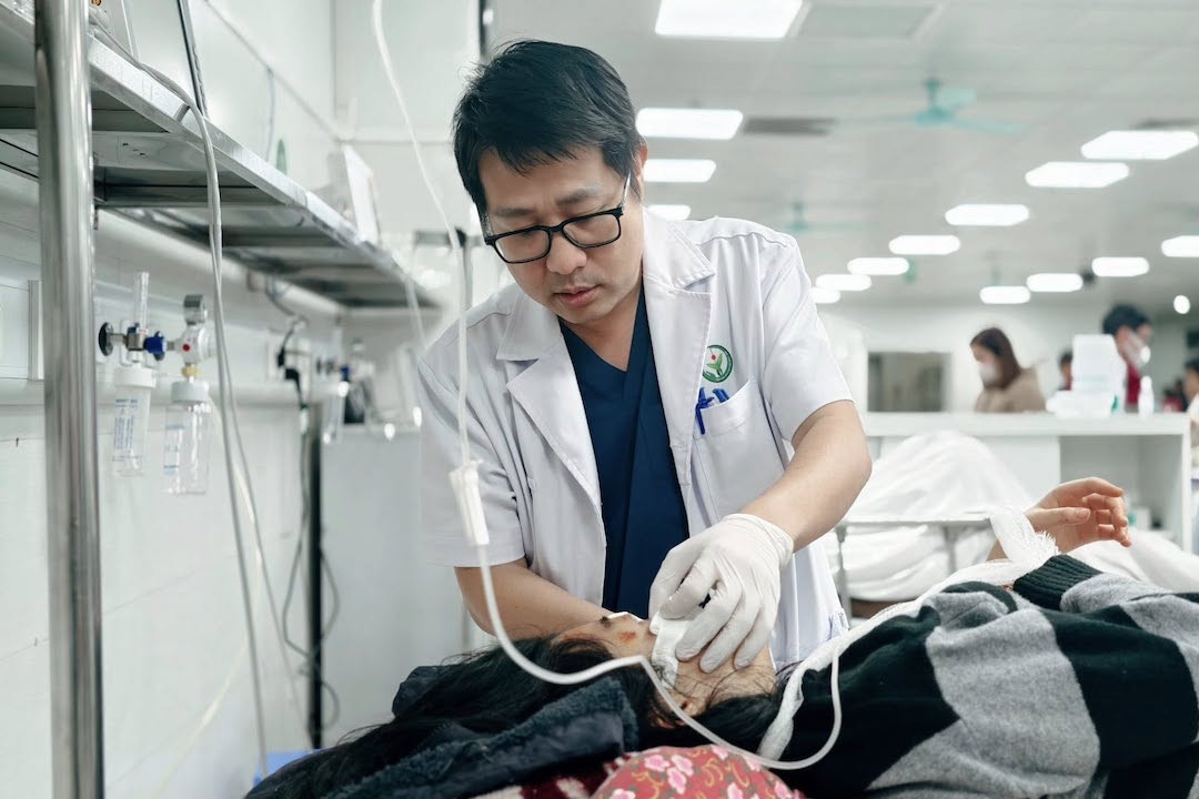  Tình trạng sức khỏe 7 nạn nhân vụ lật xe khách, cấp cứu ở Bệnh viện Việt Đức 