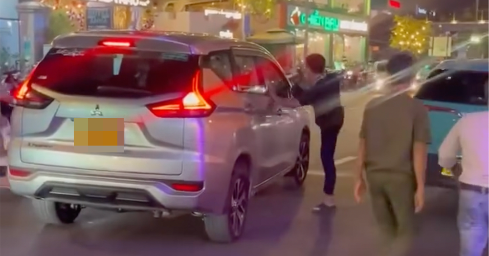 Truy xét nhóm khách nôn ói trên taxi, hành hung tài xế ở TPHCM