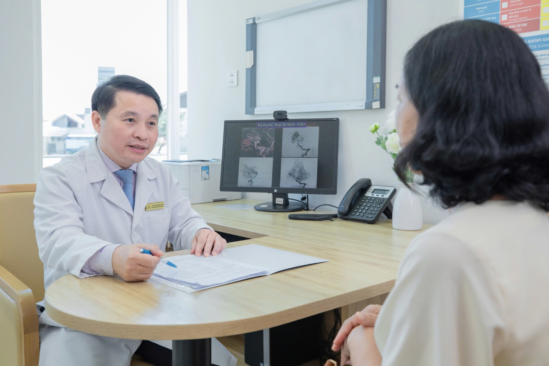  TS.BS Tôn Thất Trí Dũng: ‘Chạy nhanh hơn thời gian để cứu bệnh nhân đột quỵ’ 