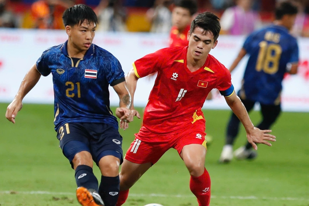 HLV Kim Sang Sik 'chỉnh' U23 Việt Nam trước giải châu Á U23 Việt Nam: Vì sao Đình Bắc có thể thay Văn Khang làm đội trưởng
