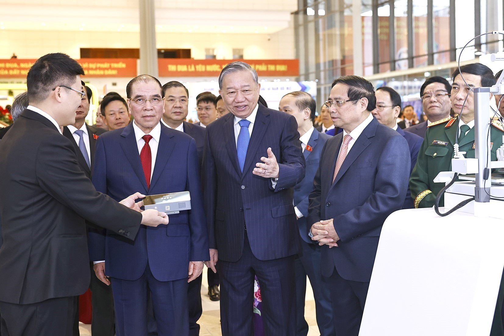 vnapotallanhdaodangnhanuocthamdudaihoithiduayeunuoctoanquoclanthuxi8497752 17667984285531751586856.jpg