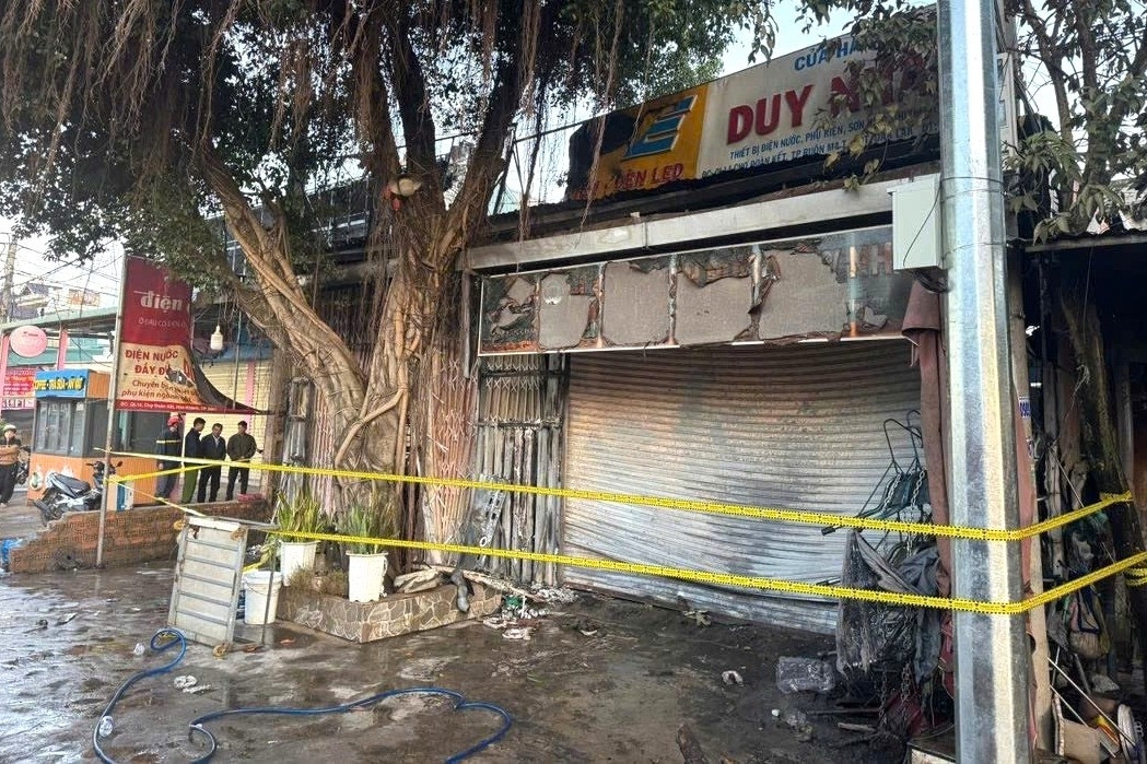  Vụ cháy 4 người tử vong: Cháu bé 26 ngày tuổi sống sót nhờ bố ôm chặt che chắn 