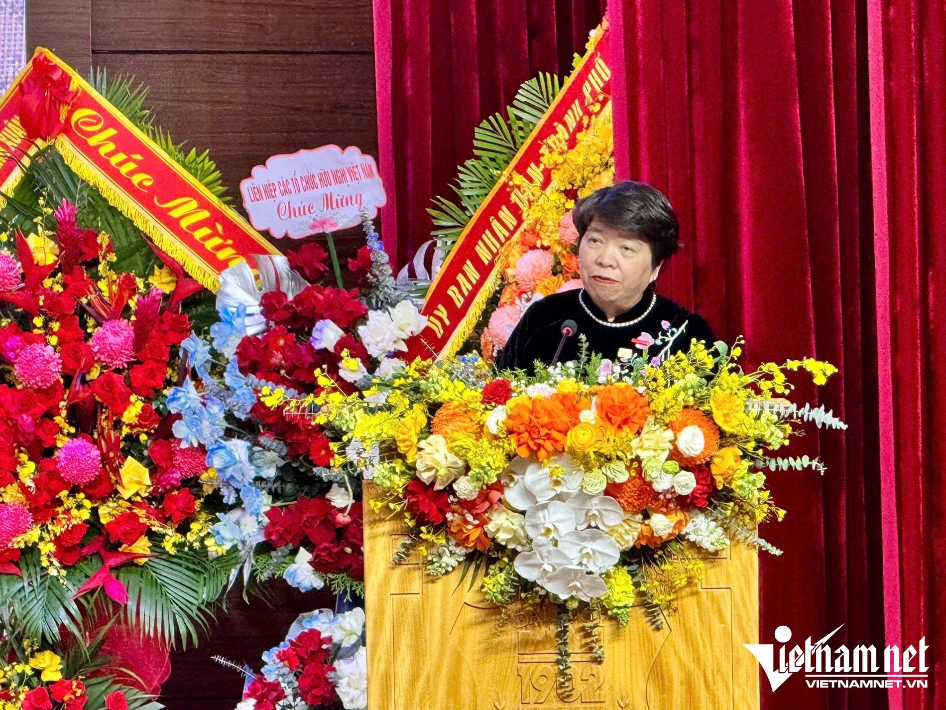 W-2712 70 nam viet phap 2.jpg