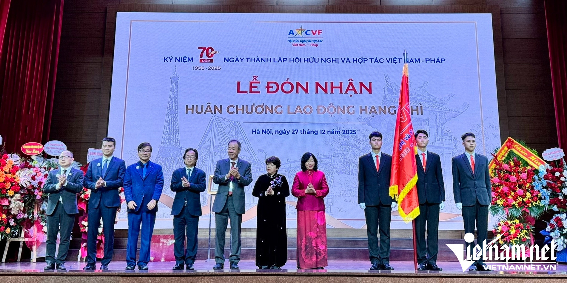 W-2712 70 nam viet phap 3.jpg