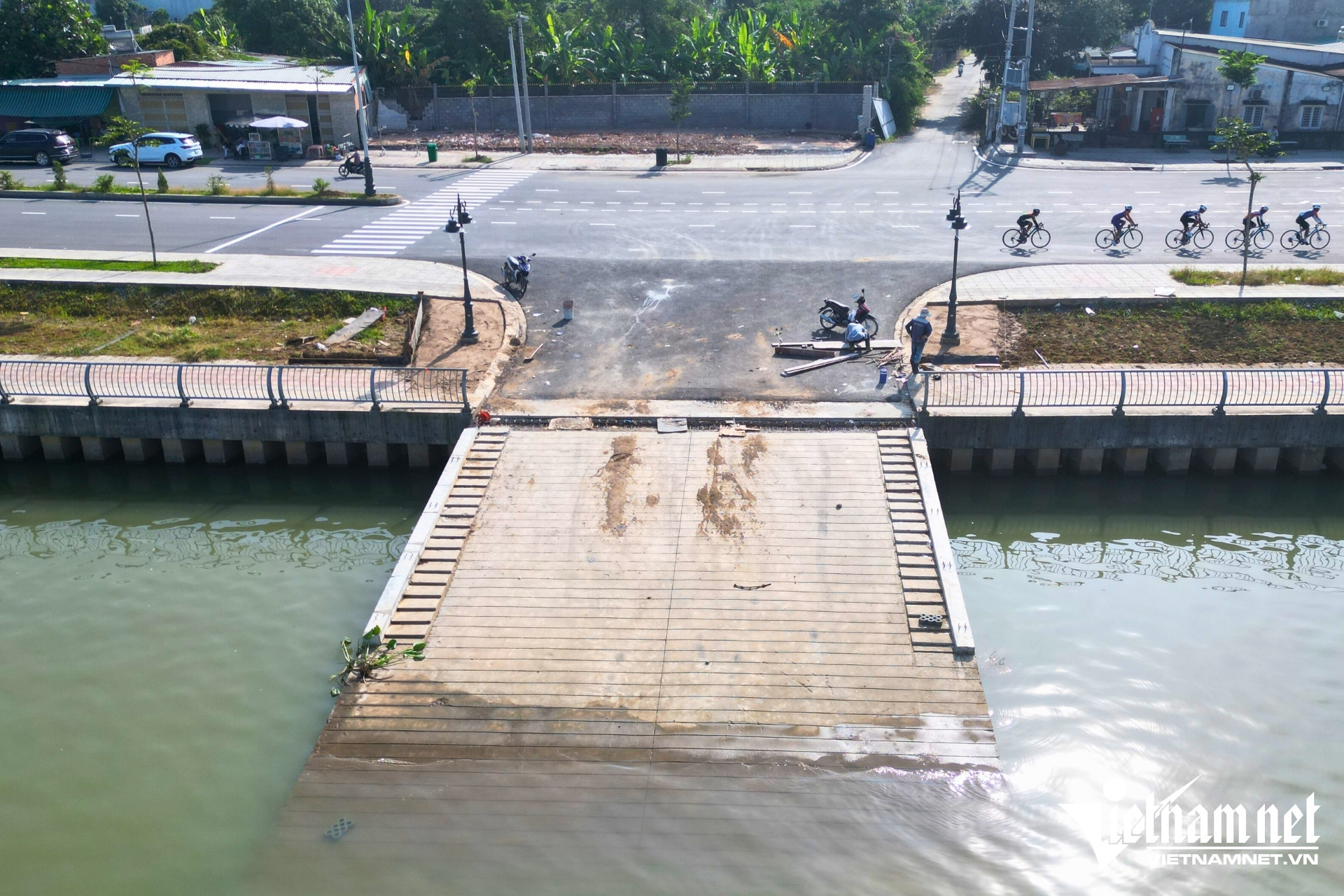 W-duong ven song2.jpg