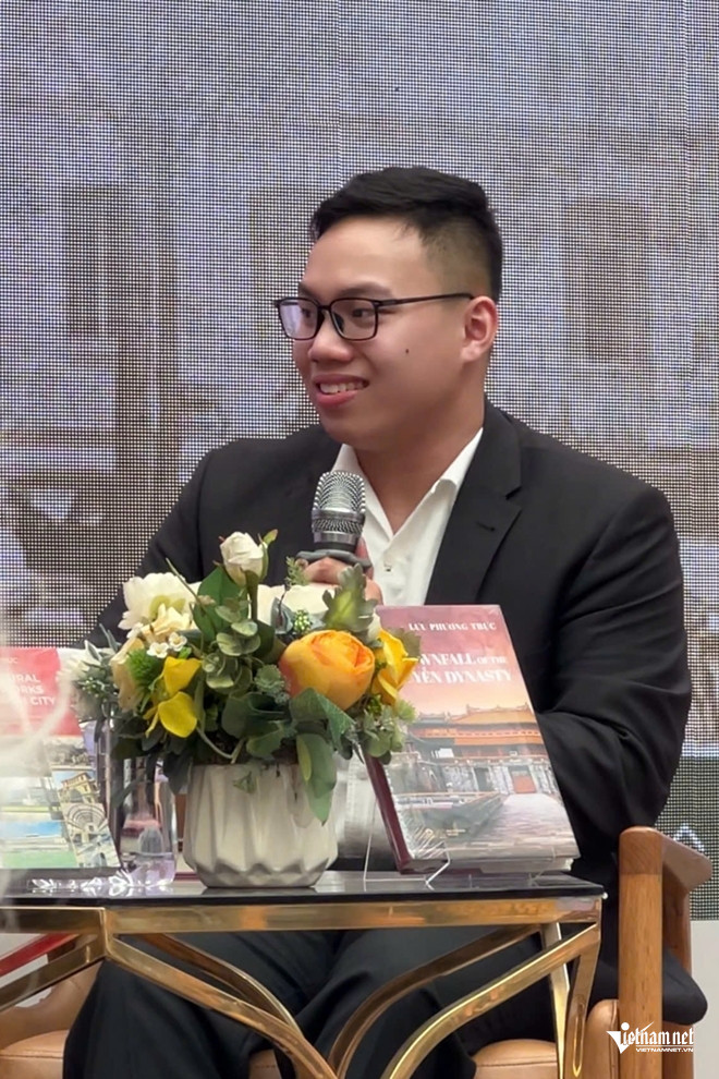 W-Luu Phuong Truc 01.jpg