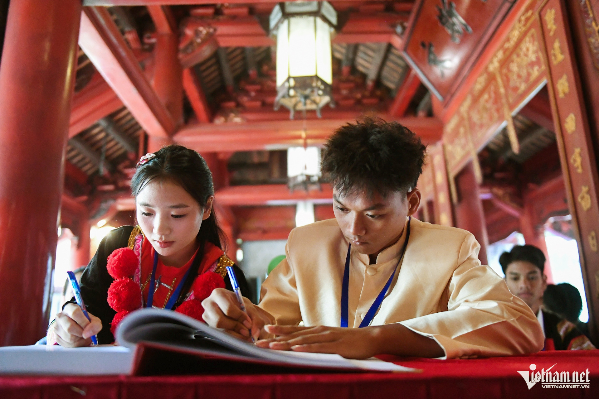 w van mieu 25jpg 1248.jpg