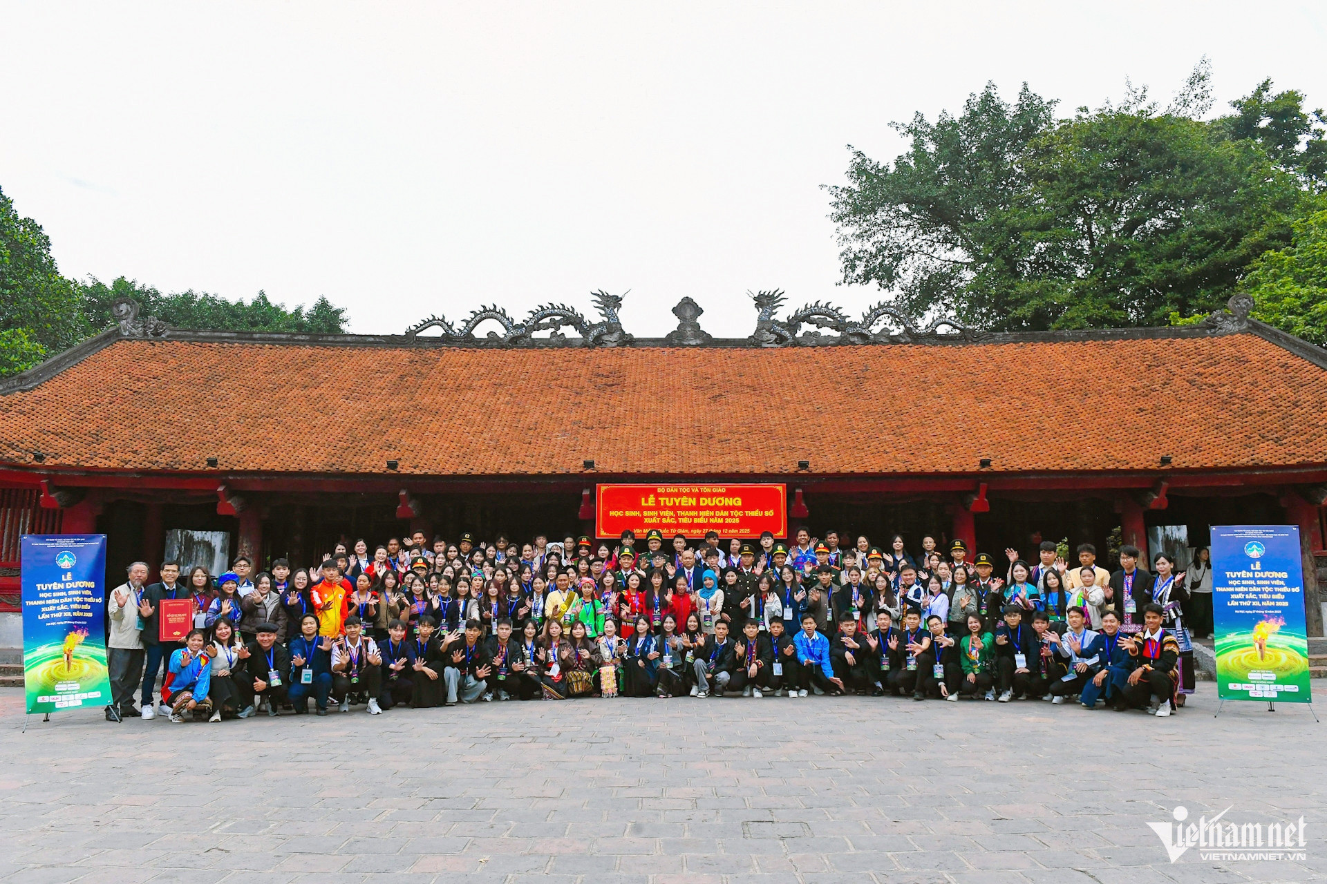 w van mieu 27jpg 1253.jpg