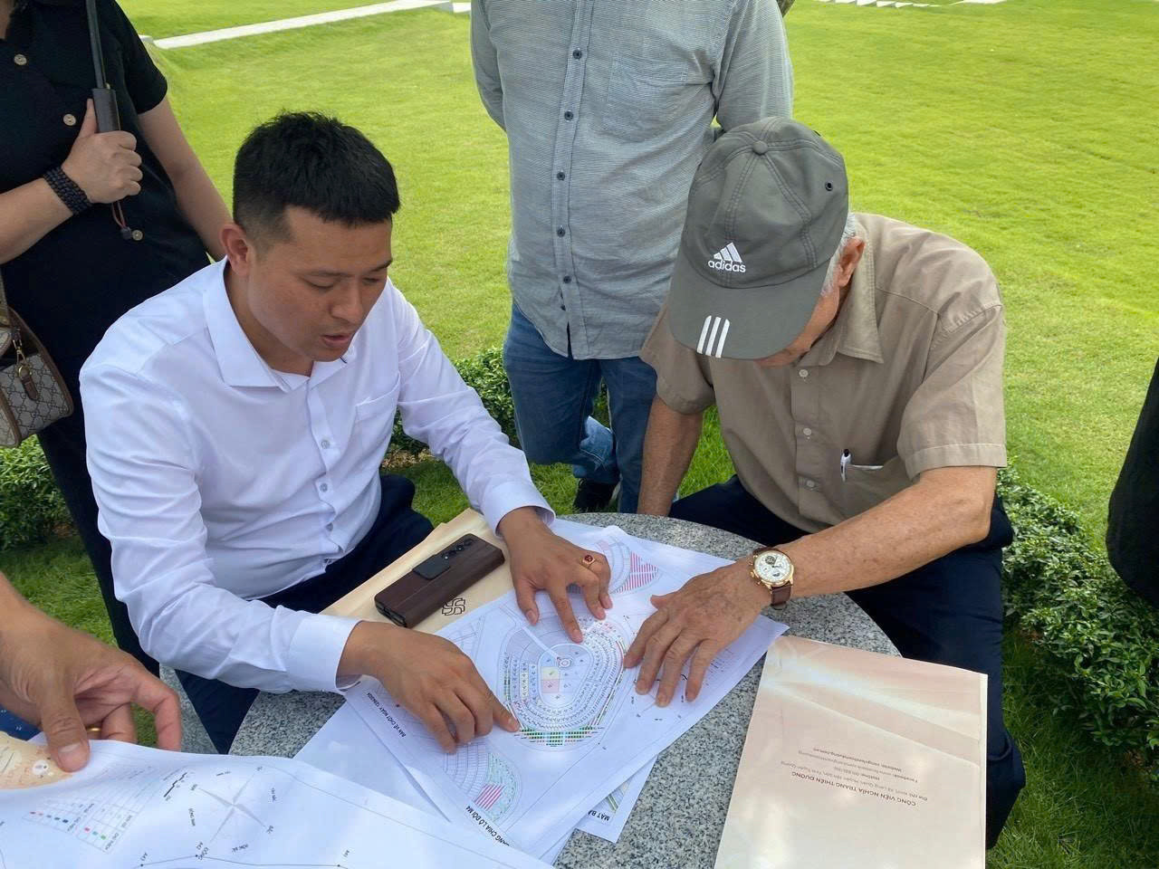 bán đất mộ.jpg