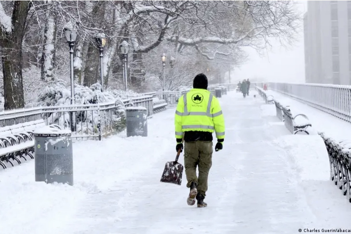 Bão tuyết bao phủ New York, hàng nghìn chuyến bay bị hủy