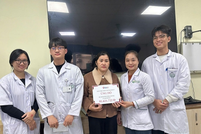 Bé Đàm Phương Dung bị u não được bạn đọc giúp đỡ hơn 91 triệu đồng
