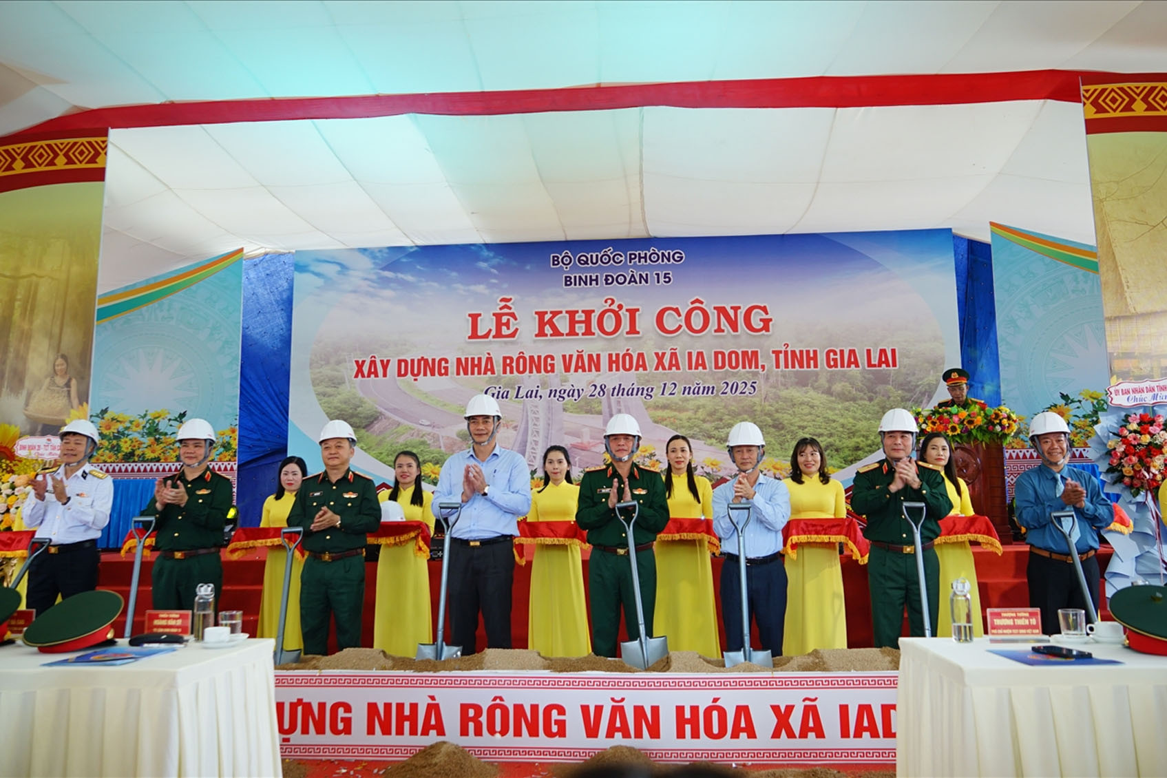  Binh đoàn 15 khởi công xây dựng Nhà rông văn hóa xã biên giới Ia Dom 