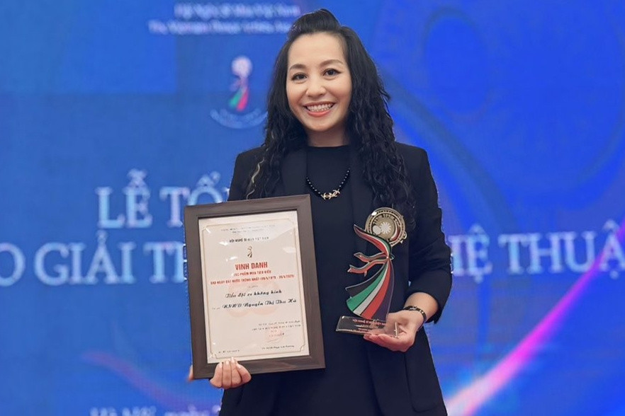 Đại tá Thu Hà đón tin vui, vợ chồng NSND Trịnh Kim Chi mặn nồng