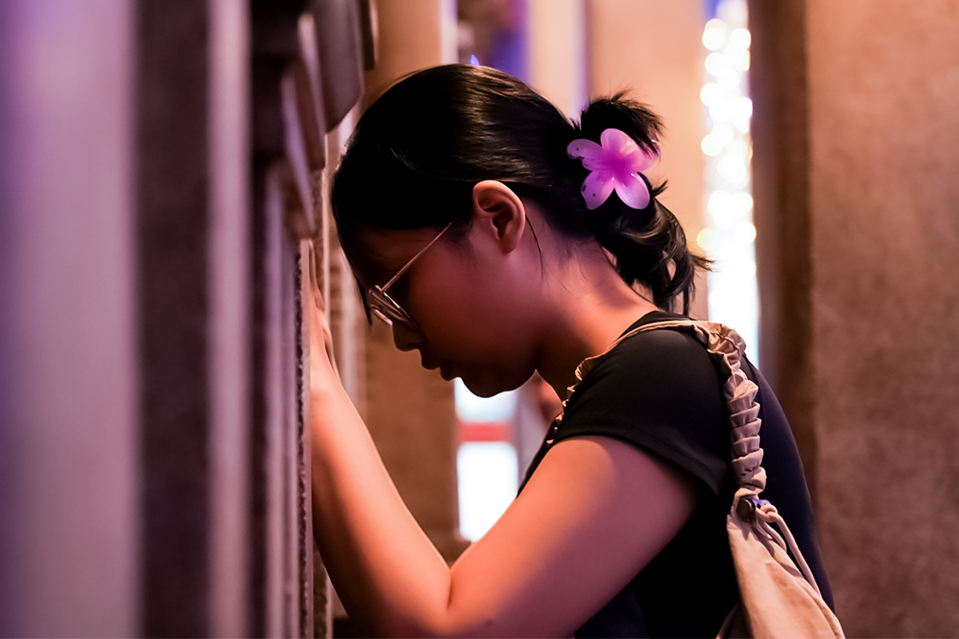 Lễ “dâng lửa”, úp mặt vào đá cầu nguyện trong ngôi đền trăm tuổi ở TPHCM