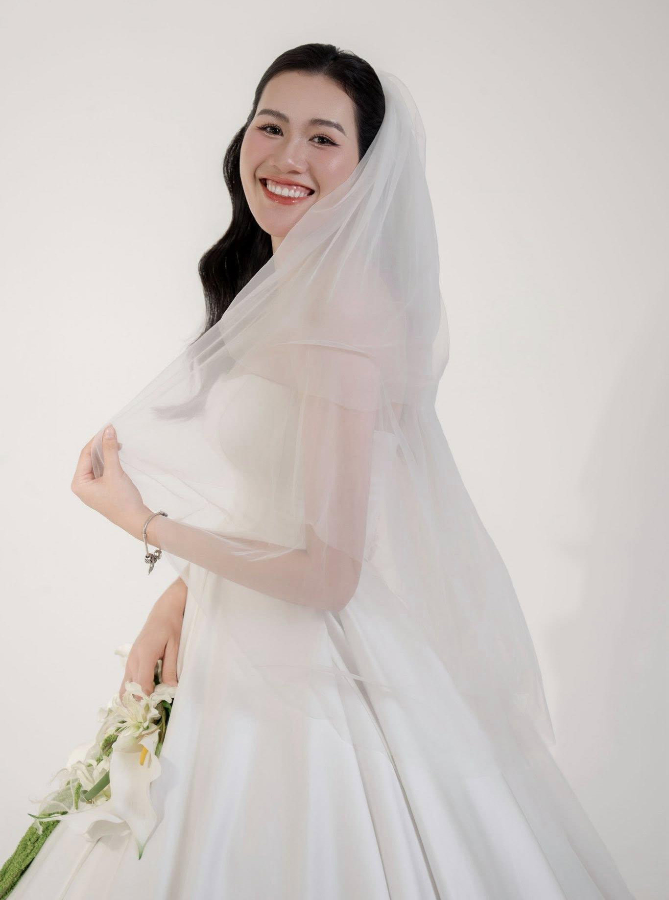 Hotgirl bóng chuyền Việt Nam rộn ràng lên xe hoa nguyen thi trinh 4.jpg