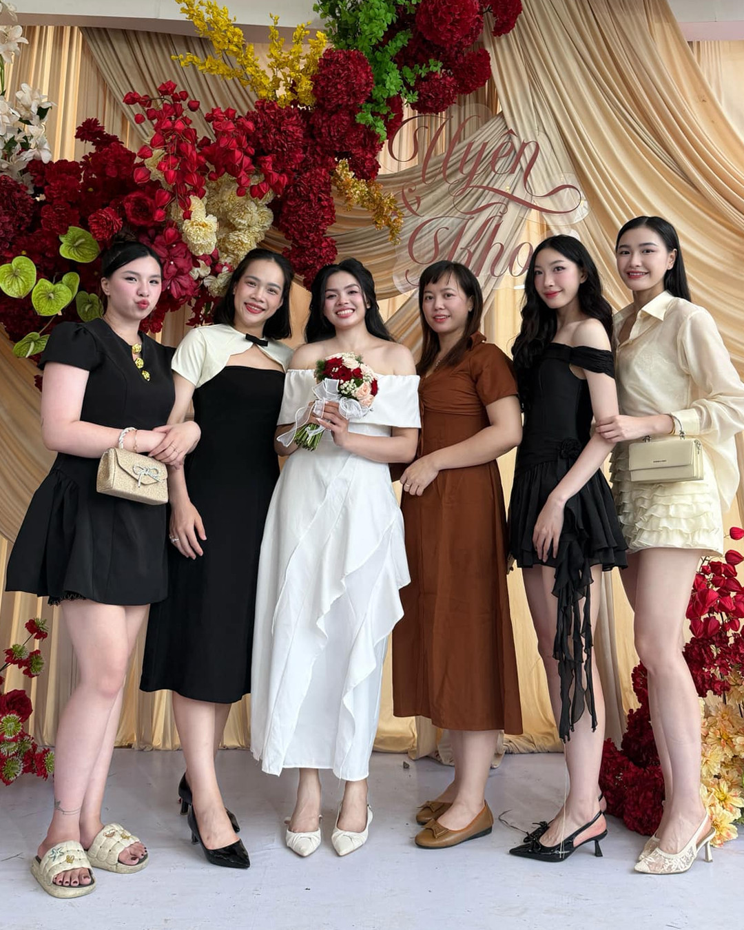 Hotgirl bóng chuyền Việt Nam rộn ràng lên xe hoa quy uyen.jpg