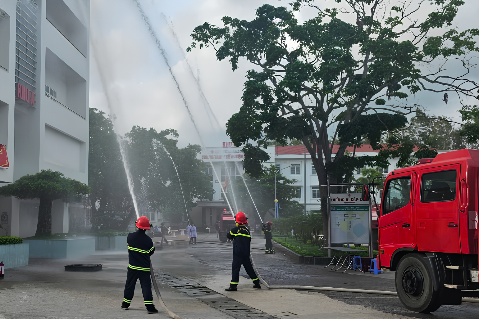 Thực tập phương án chữa cháy tại trung tâm y tế ở Quảng Ninh