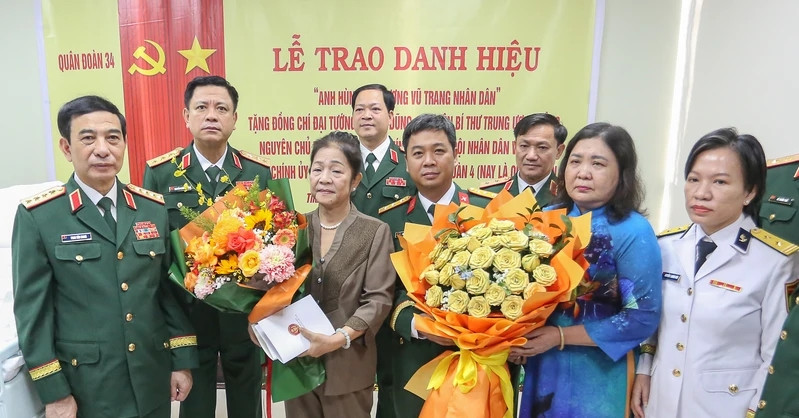 Trao danh hiệu Anh hùng Lực lượng vũ trang nhân...