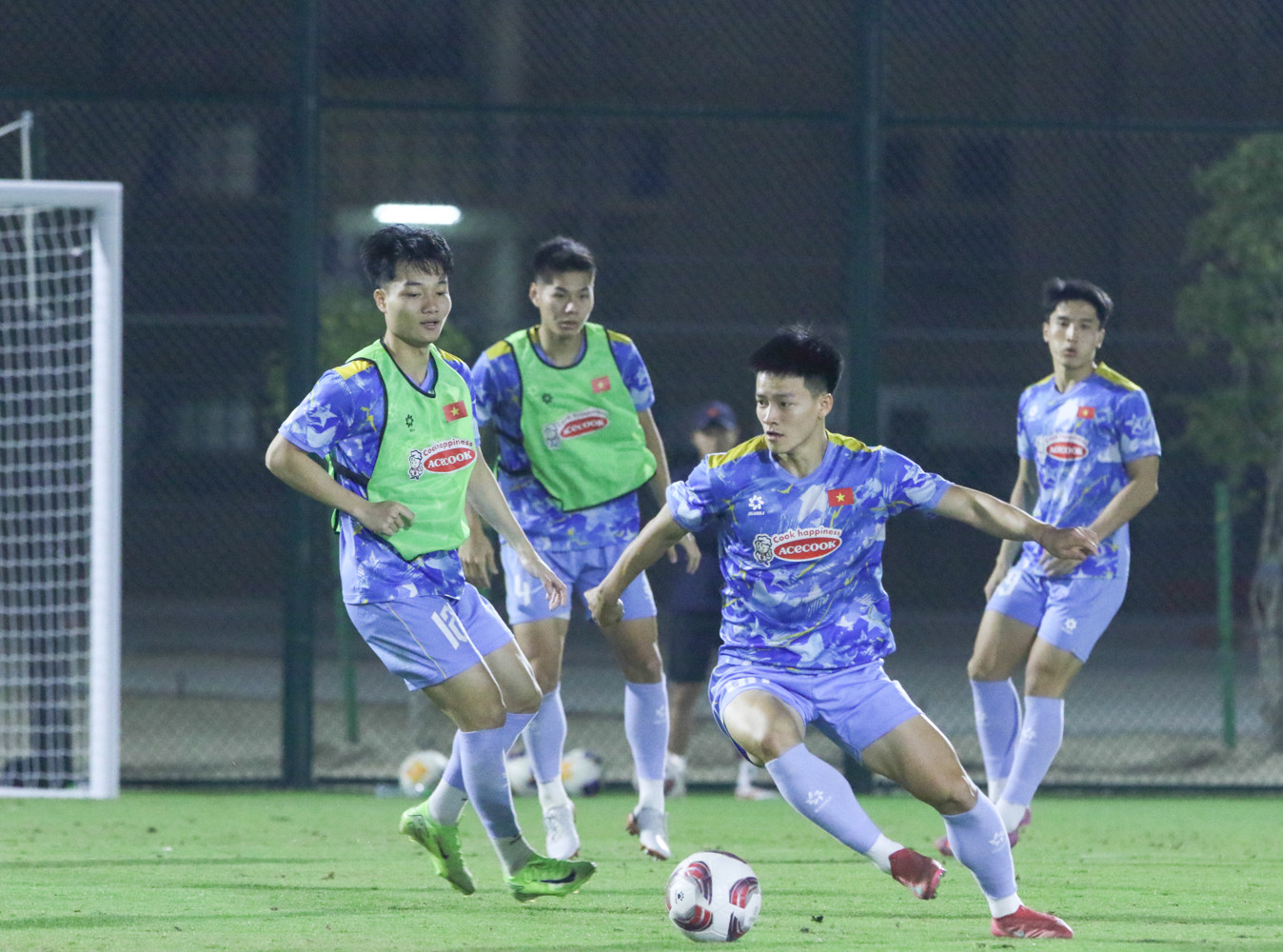 HLV Kim Sang Sik 'chỉnh' U23 Việt Nam trước giải châu Á u23 viet nam 11.jpg