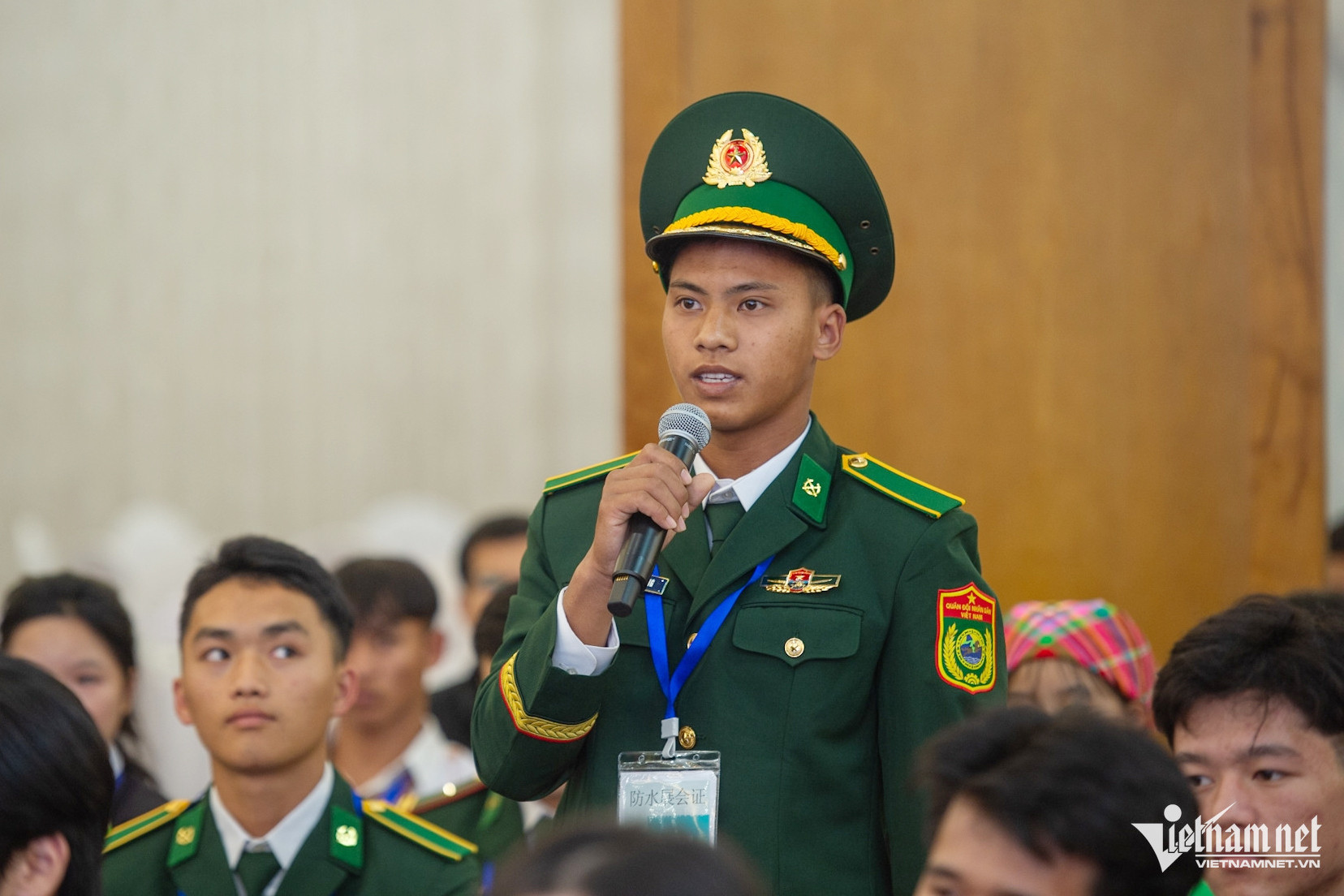 Box https://static-images.vnncdn.net/vps_images_publish/000001/000003/2025/12/28/w-btt-1991-2388-1620.jpg