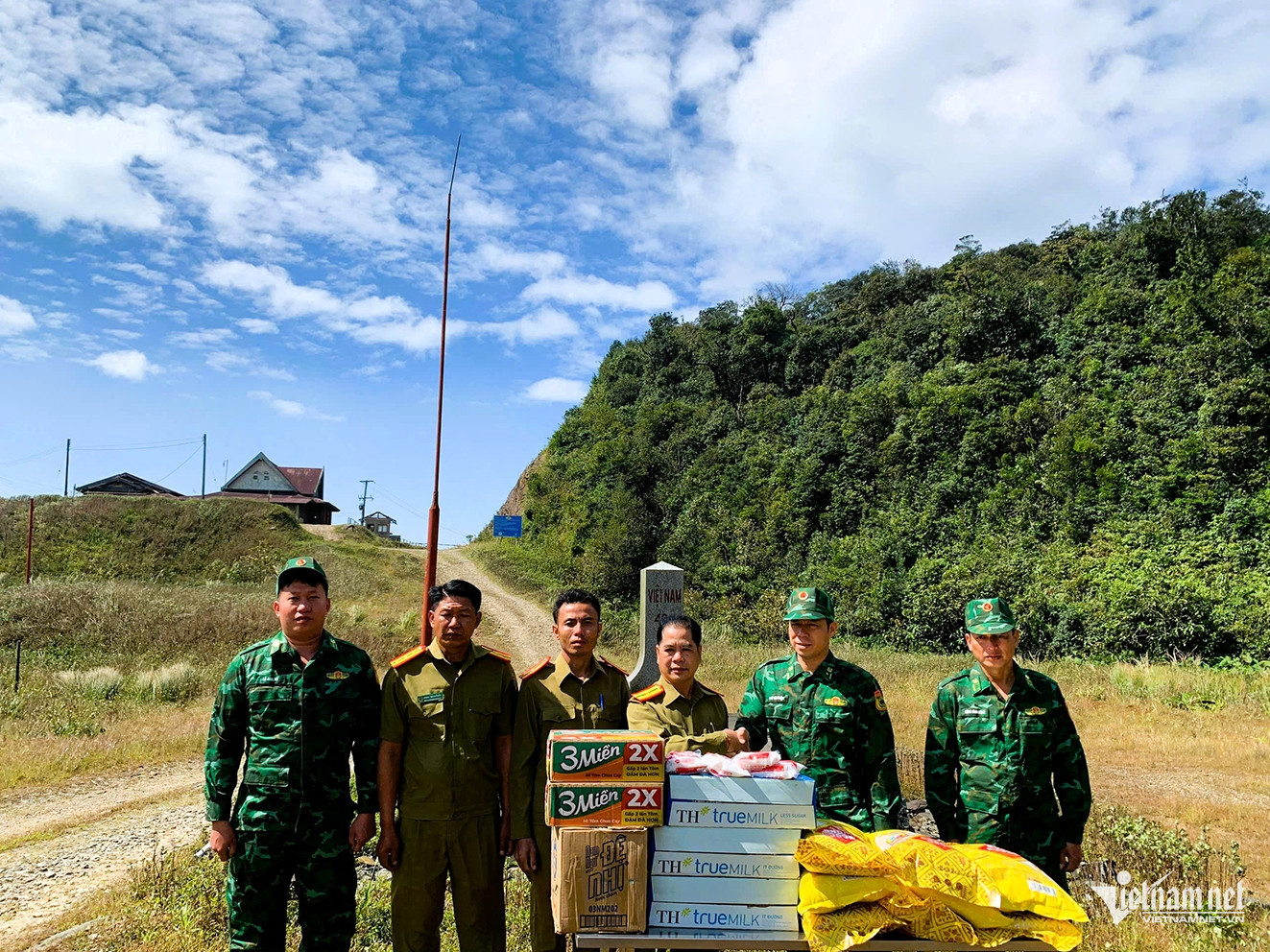 W-Le Thạch ảnh 2.jpg