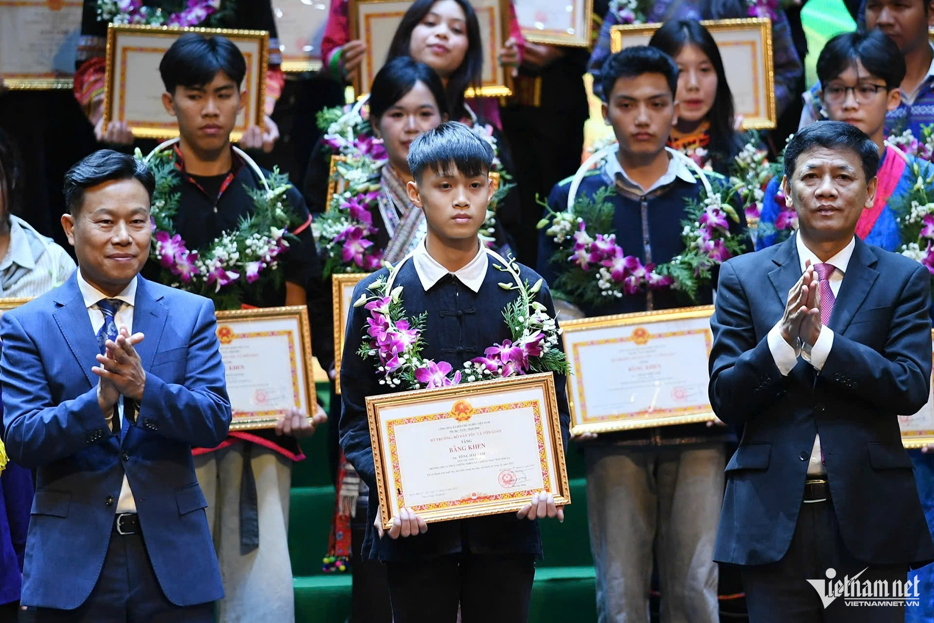 W-trao bang khen3.jpg