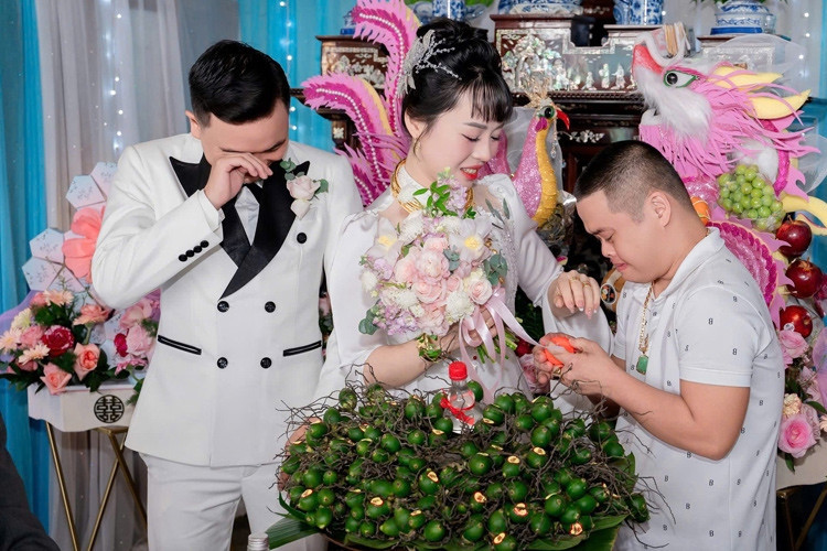 4 khoảnh khắc xúc động lấy nước mắt người xem trong mùa cưới 2025