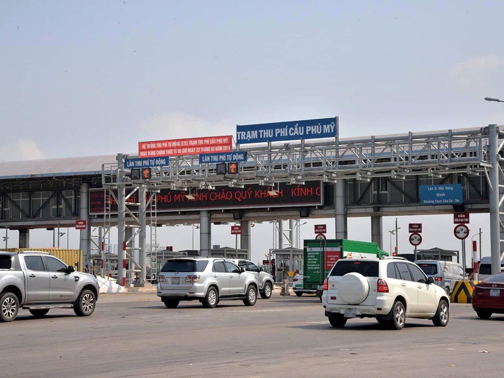 Anh 1 luu y khi qua tram thu phi khong dung 4 xe thanhnien 5588.jpg