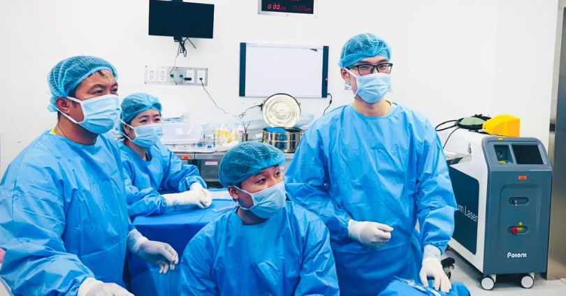 Bác sĩ tá hỏa phát hiện lượng sỏi không đếm xuể trong thận của người phụ nữ