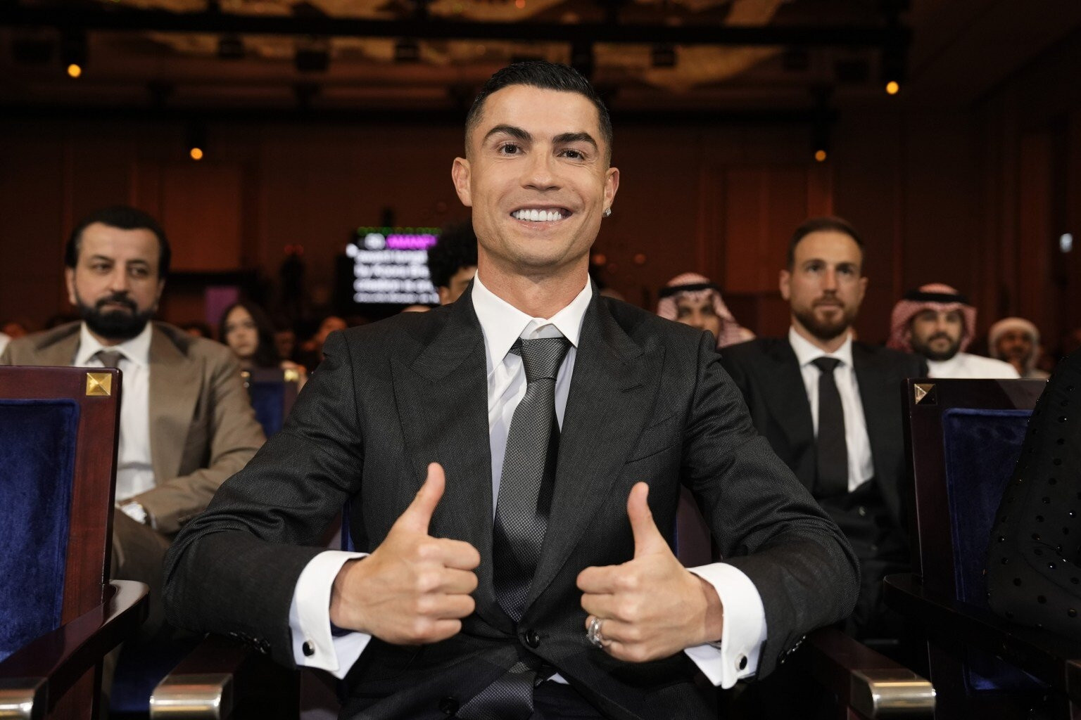 Cristiano Ronaldo tuyên bố sốc về tương lai