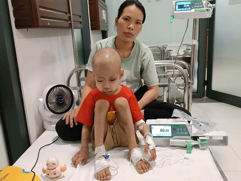 Bé Hoàng Văn Trường ung thư máu được bạn đọc giúp đỡ hơn 74 triệu đồng