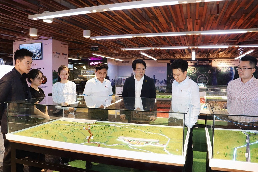 Khát vọng làm chủ nhà máy chip “Made by Vietnam”